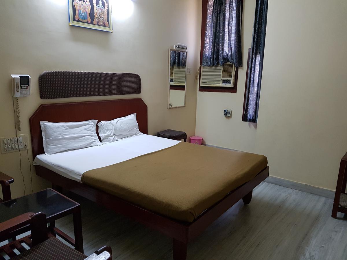 Sri Sai Residency Hotel Tirupati Exterior photo