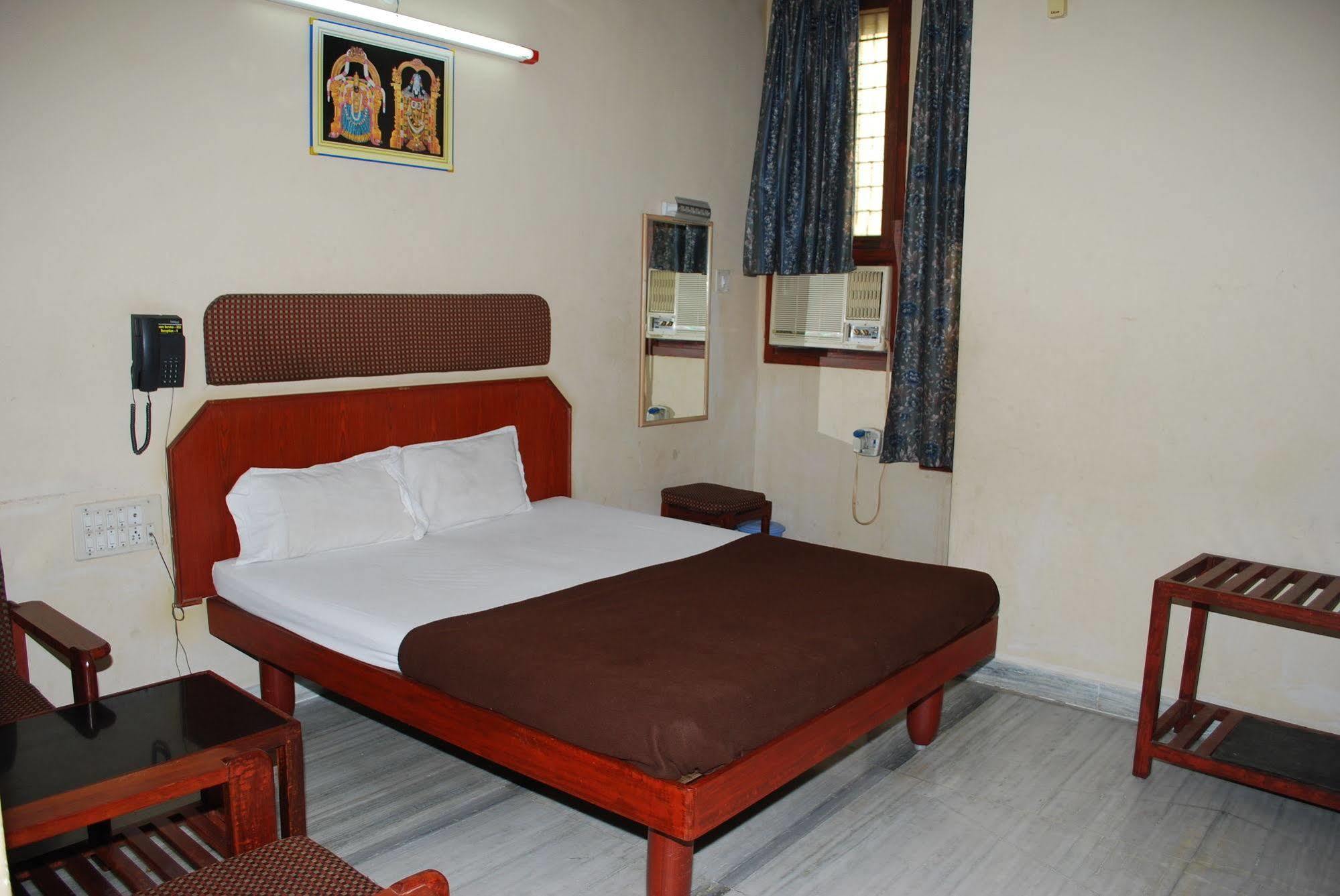 Sri Sai Residency Hotel Tirupati Exterior photo