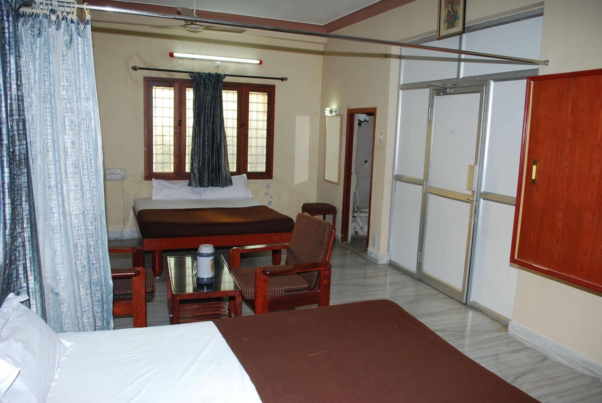 Sri Sai Residency Hotel Tirupati Exterior photo